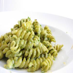 Fusilli com pesto de espinafre