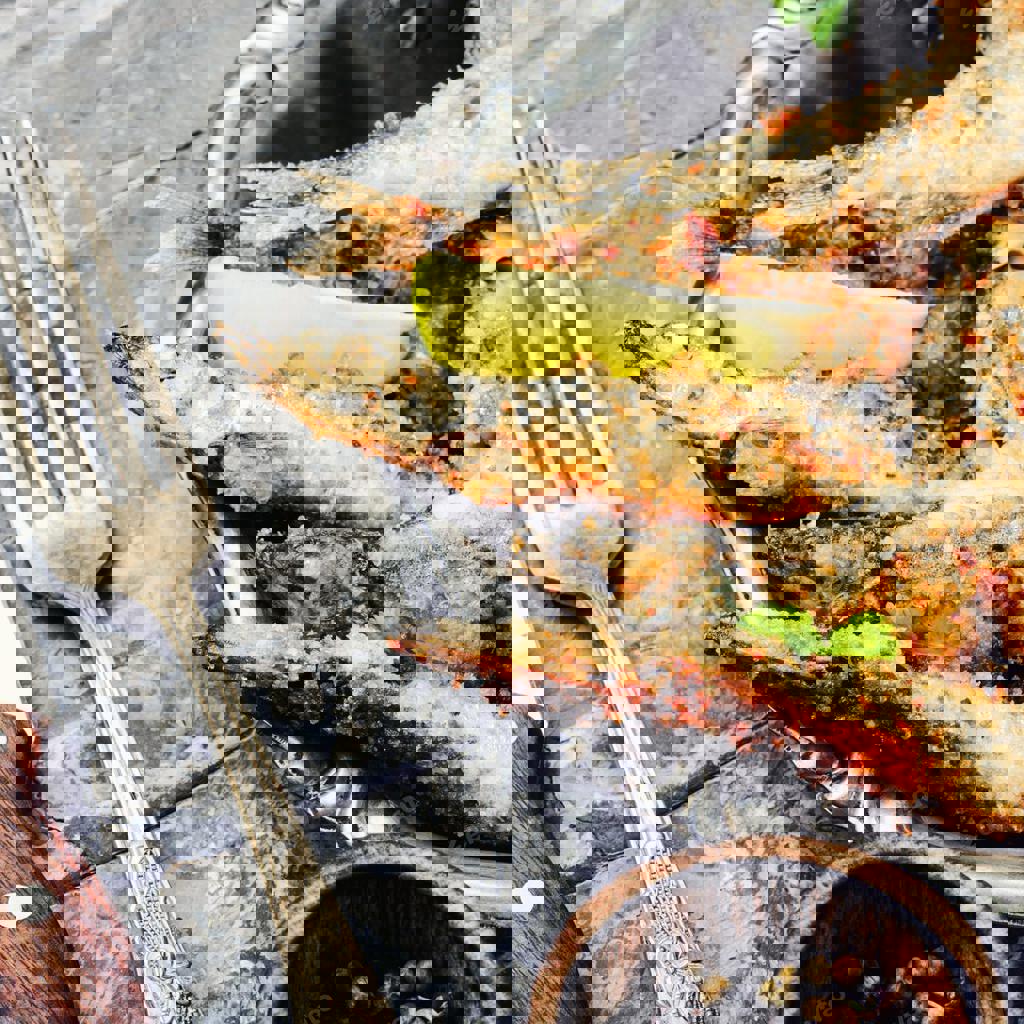 أنشوجة في صينية