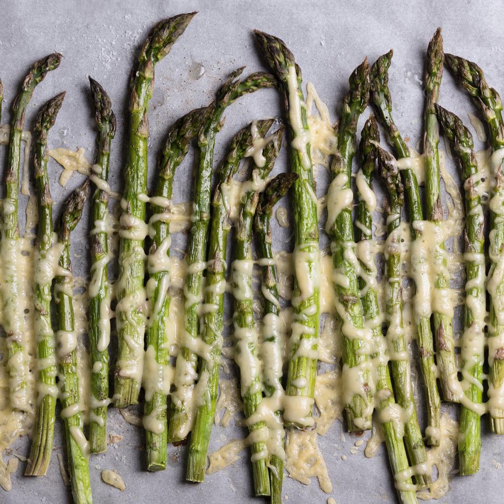 Spargel mit Emmenthal-Käse