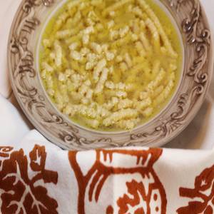 Passatelli húslevesben