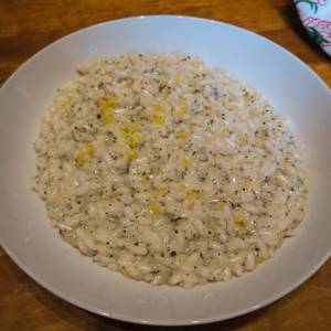 Risotto al limón y hierbas