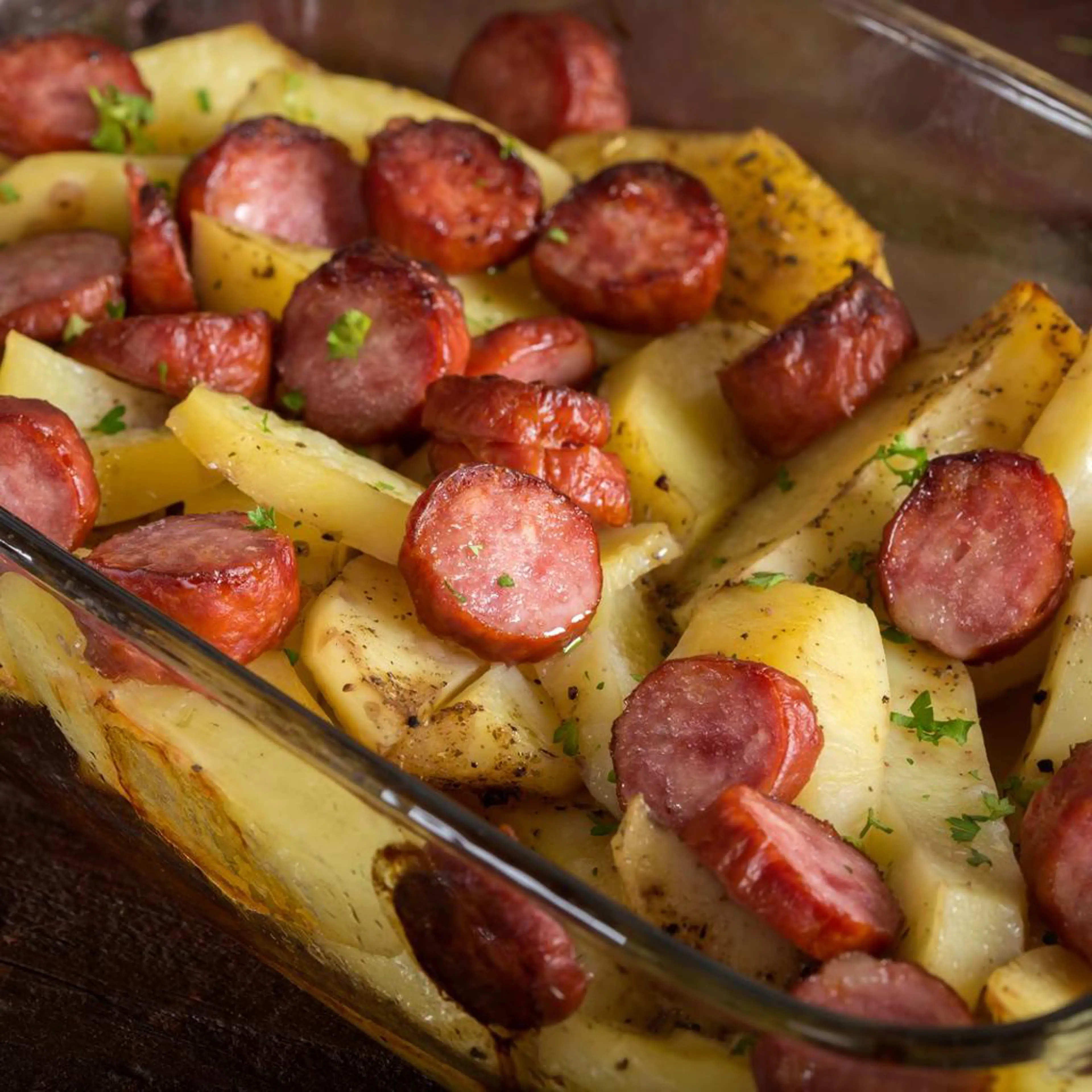 Gebakken worstjes met aardappelen