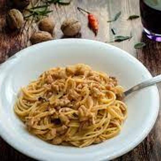 Spaghetti Al Sugo Di Noci