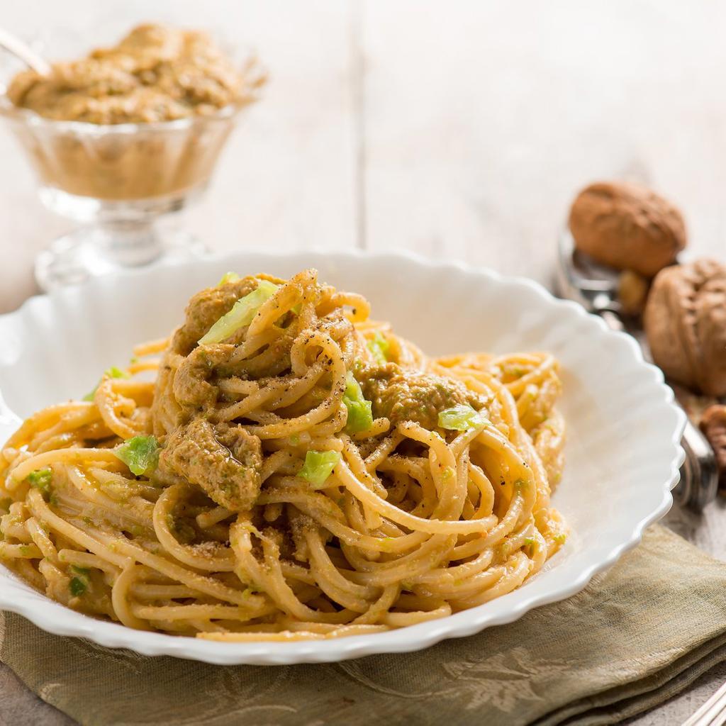 Spaghetti Al Sugo Di Noci