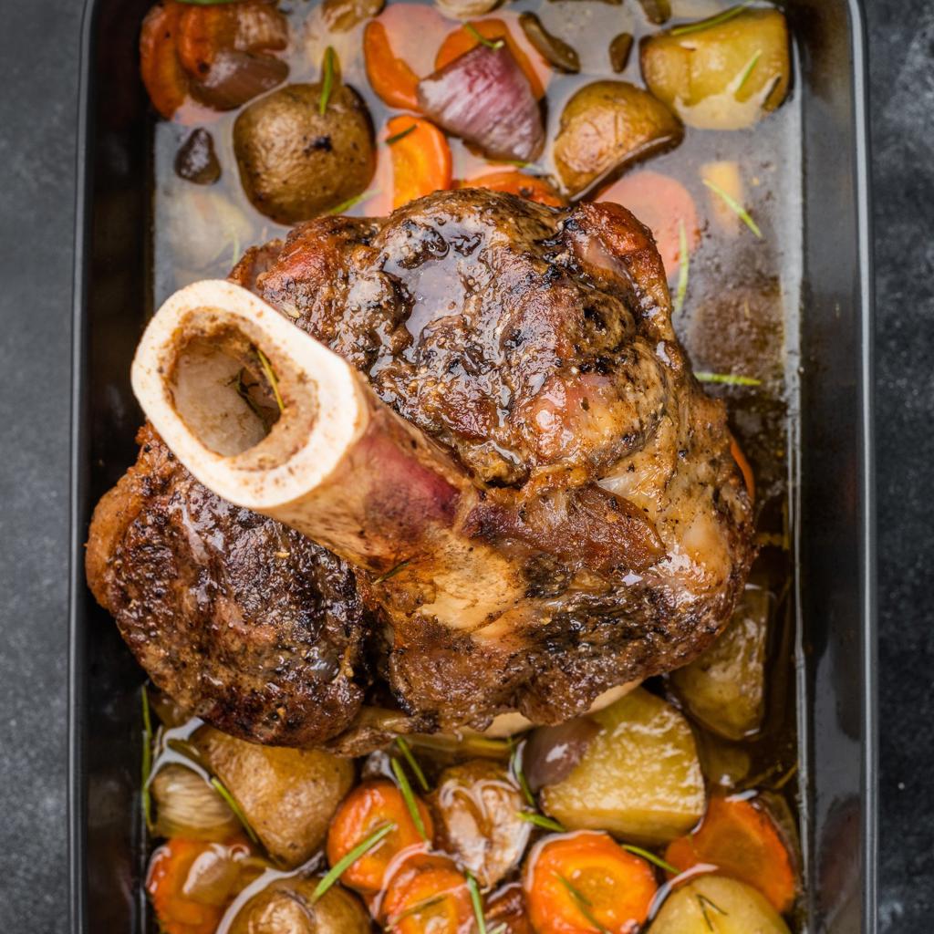 Schweinshaxe Mit Gemüse