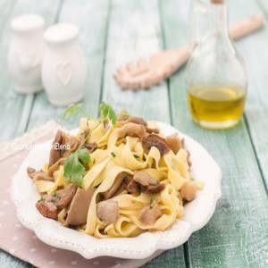 Tagliatelle Di Castagne Con I Funghi