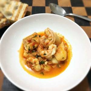 Sopa De Pescado Con Piña
