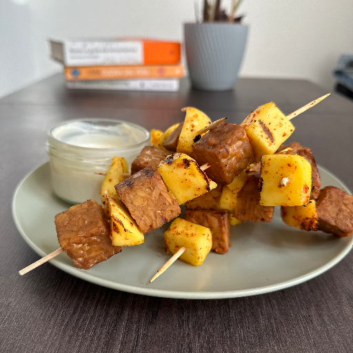Spiedini di tempeh e mango
