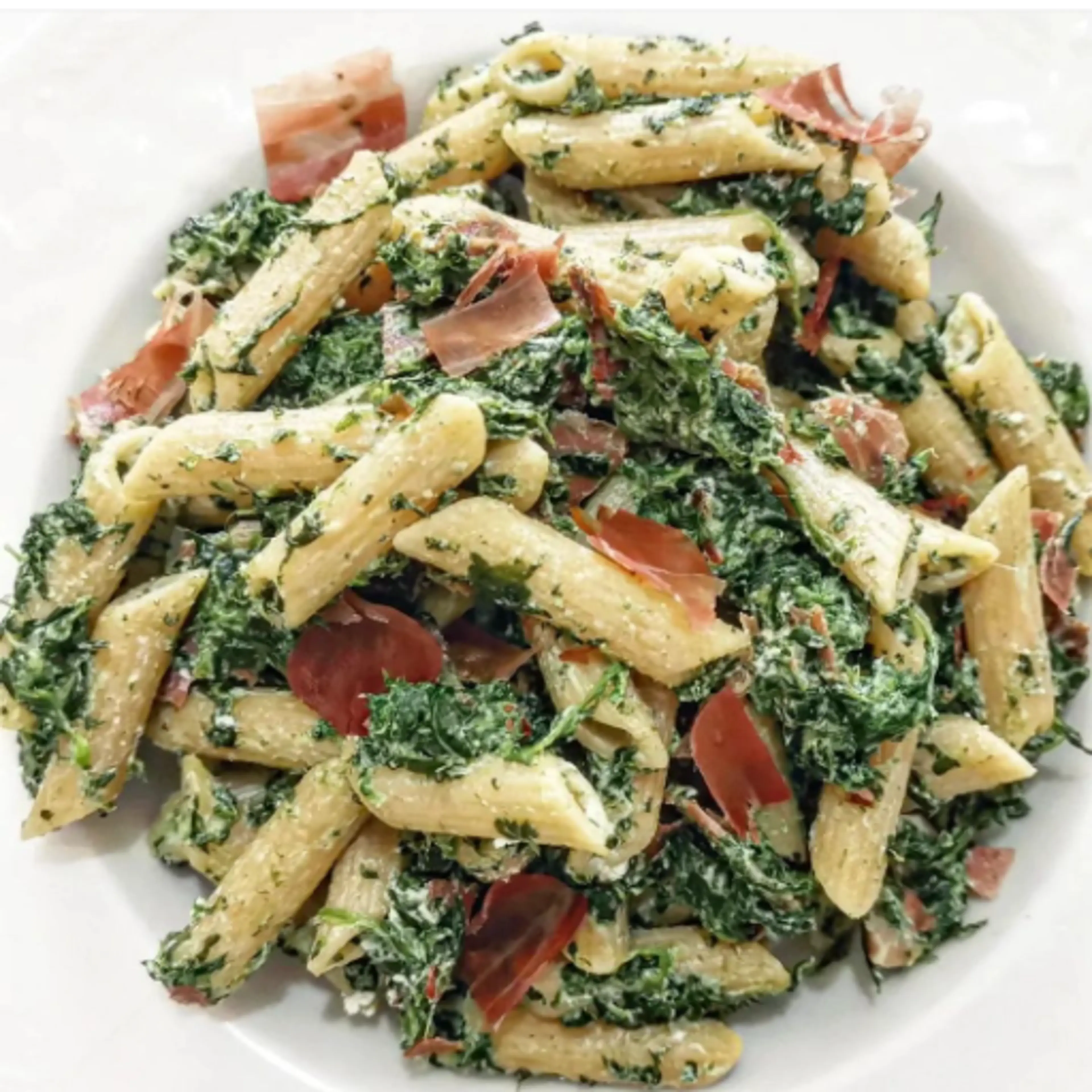 Wholemeal penne with speck, ricotta and spinach