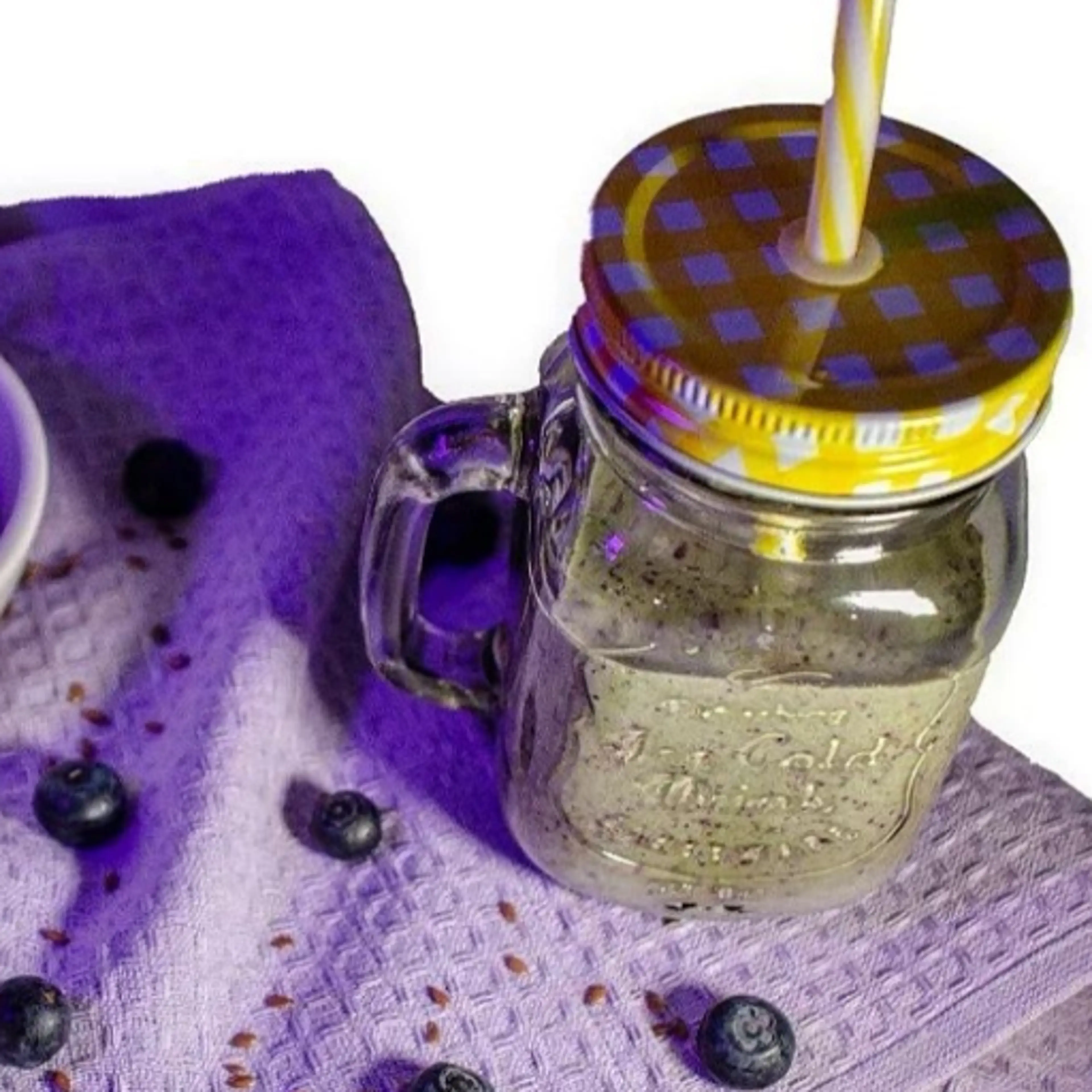 Smoothie with yogurt, spinach and blueberries