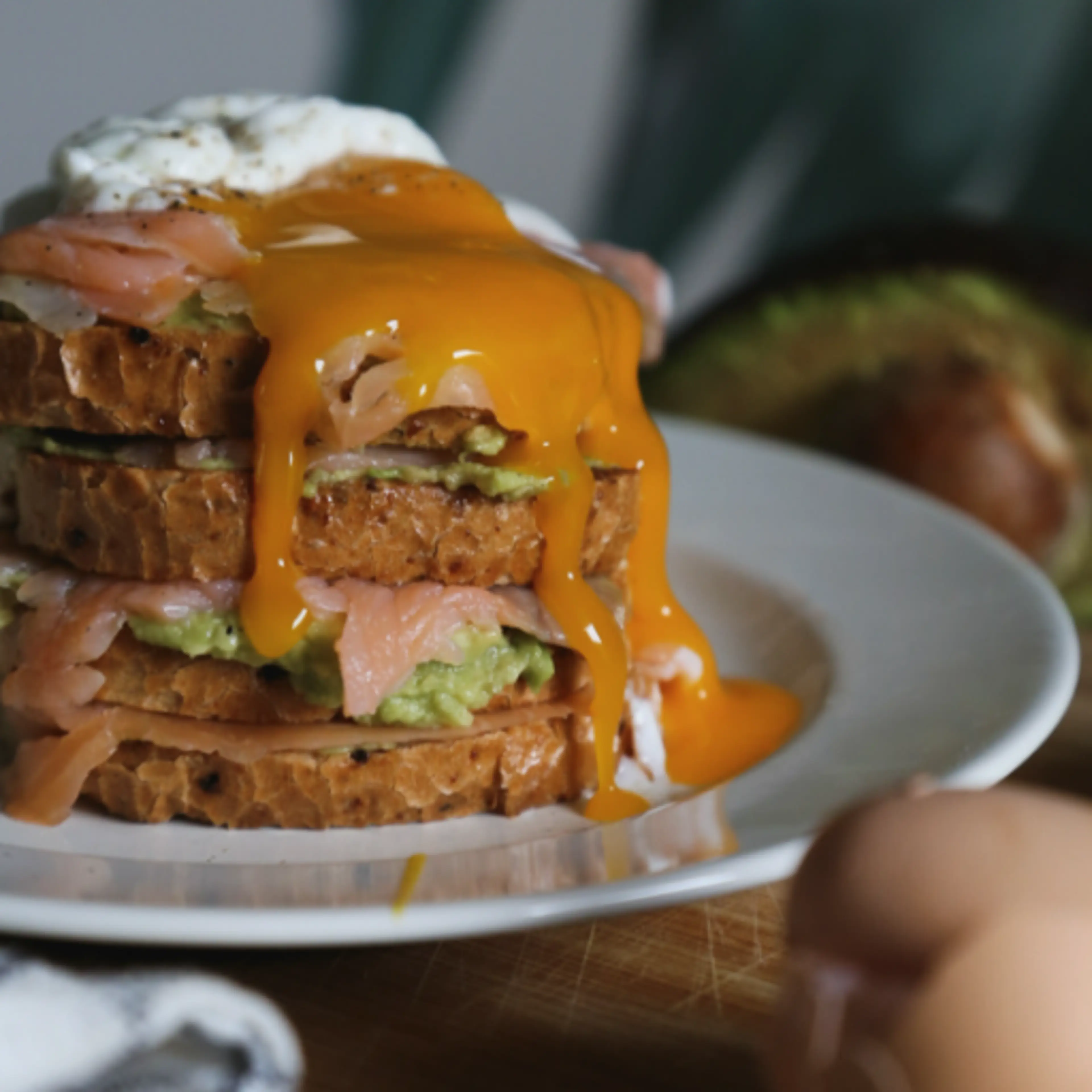 Yumurtalı avokado tost