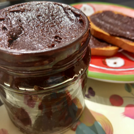 Crema di nocciole fondente senza lattosio