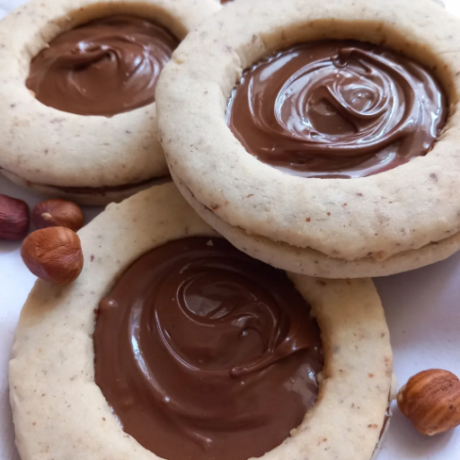 Biscotti Sablee alle nocciole con crema di nocciole senza glutine e senza lattosio