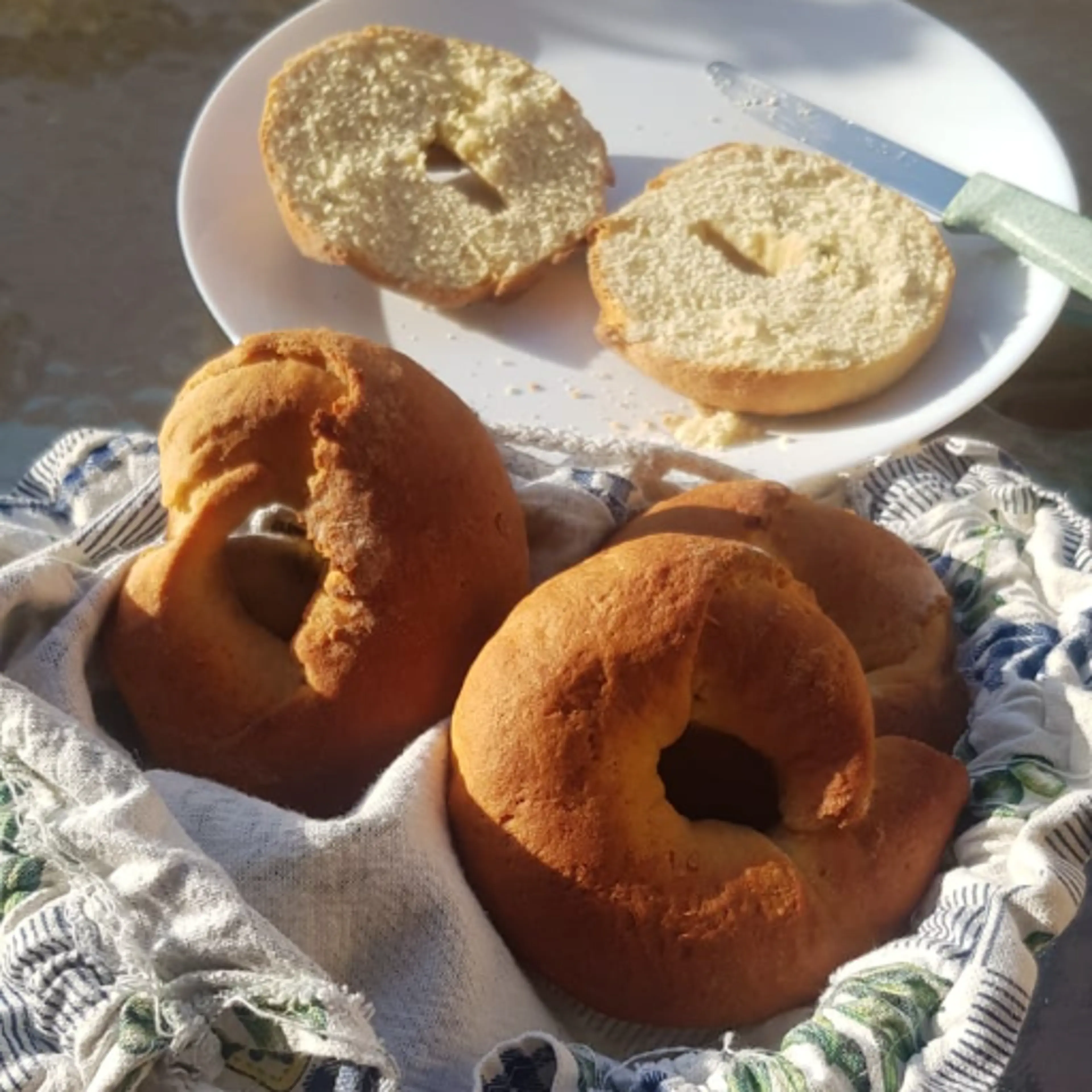 Taralli de pão com recheio de salsinha