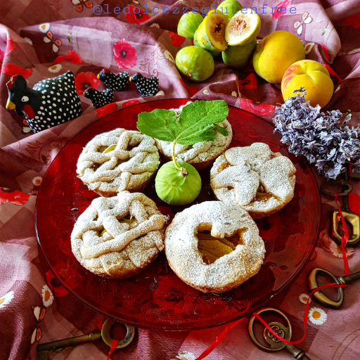 Crostatine con confettura.