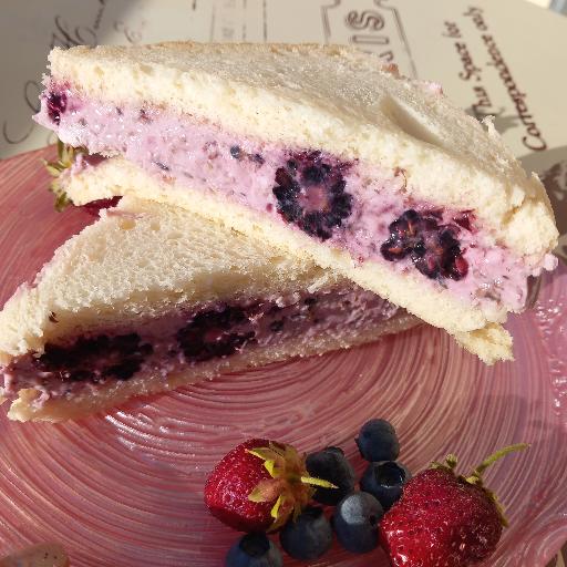 sandwich con more e yogurt senza glutine