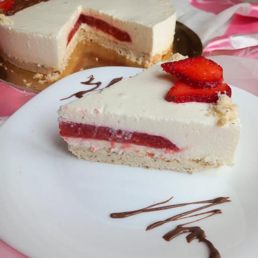 torta sablee di nocciole, gelee di fragole, cremoso mascarpone e vaniglia