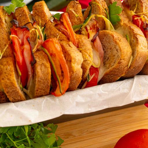 American sandwich farcito al forno