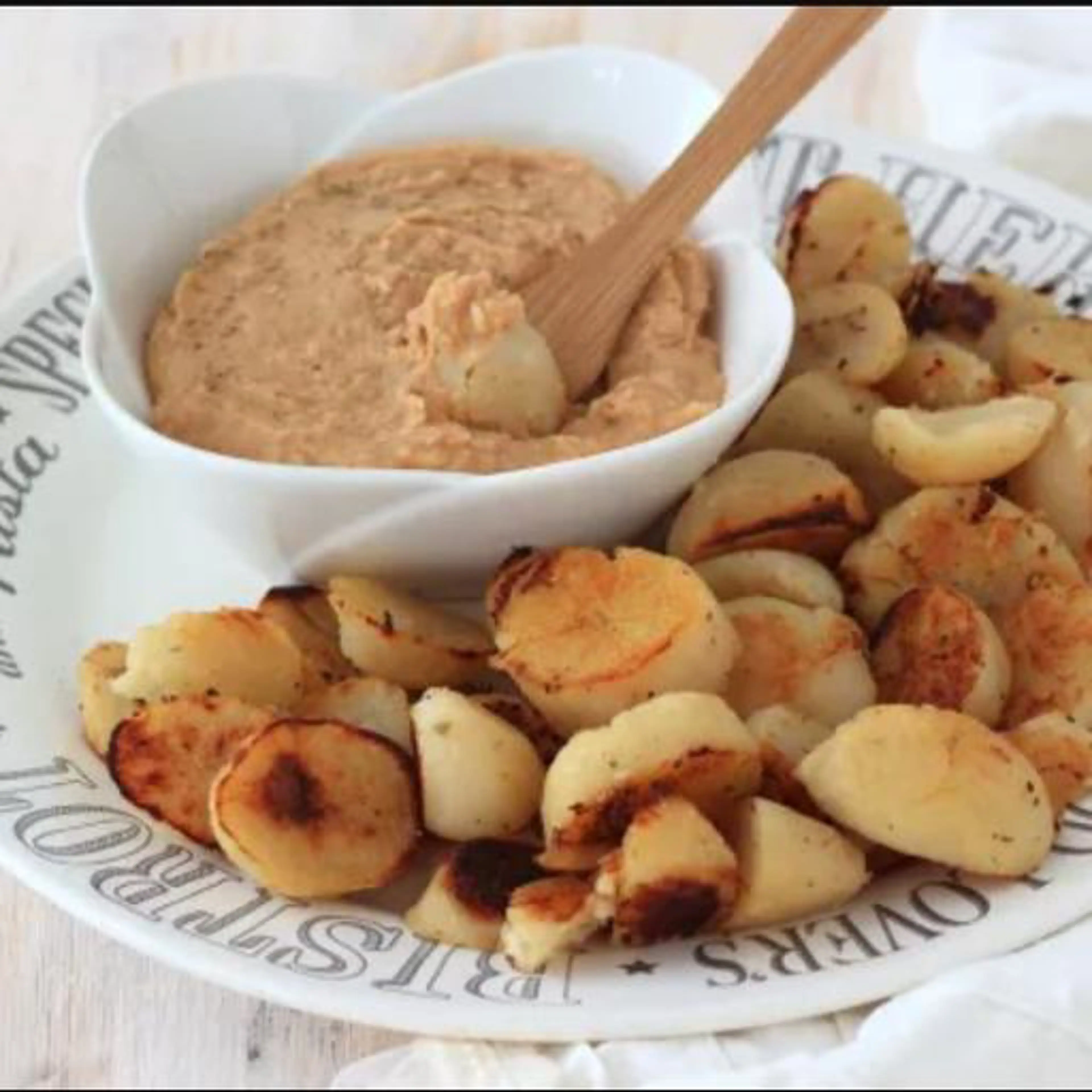 Patatas bravas vegán szósszal