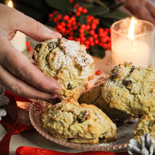 بسكوتي بالريكوتا والزبيب