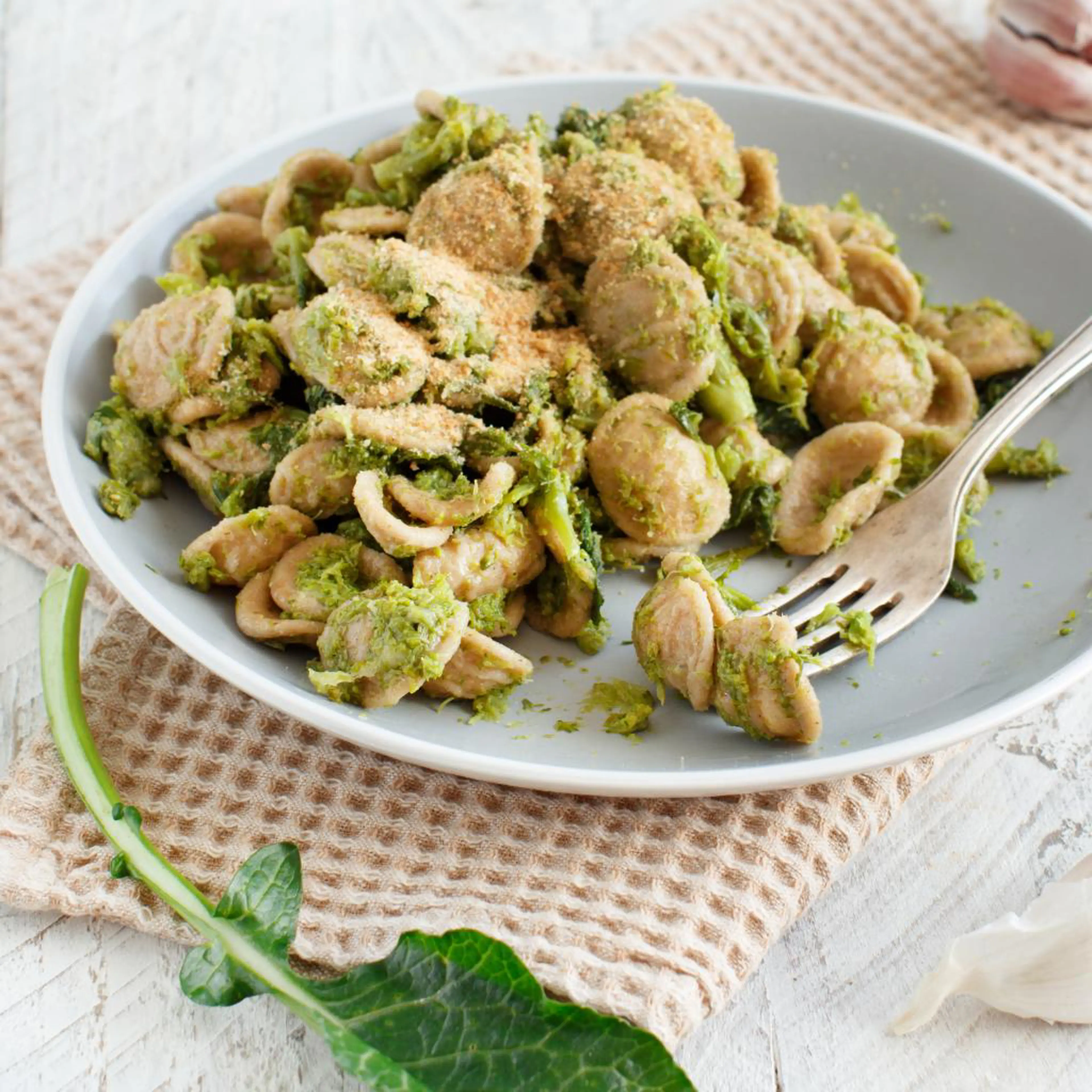 Orecchiette mit Stängelkohl und Sardellenfilets