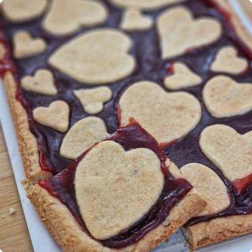 Tarta serce z dżemem truskawkowym