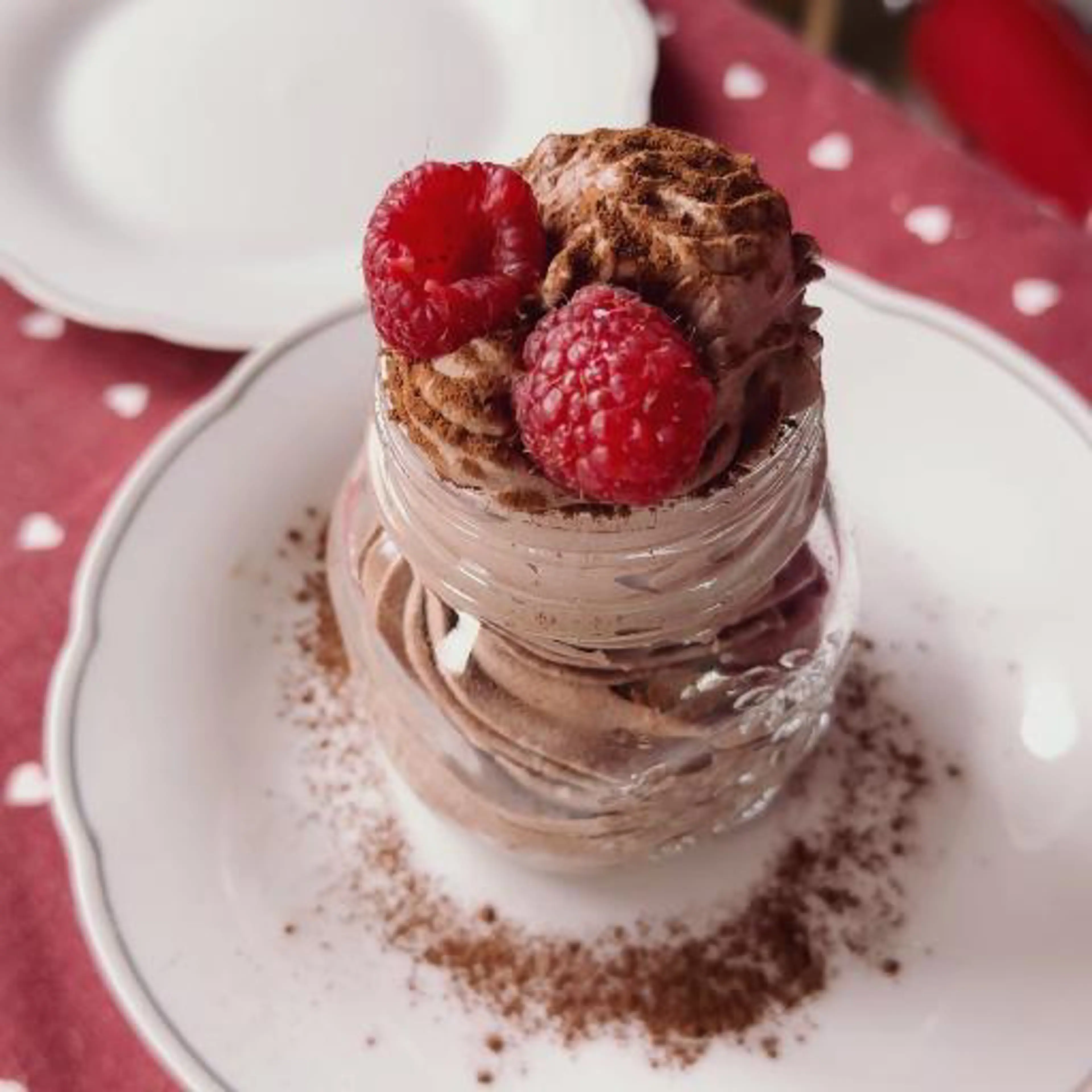 Csokoládés és málnás mousse