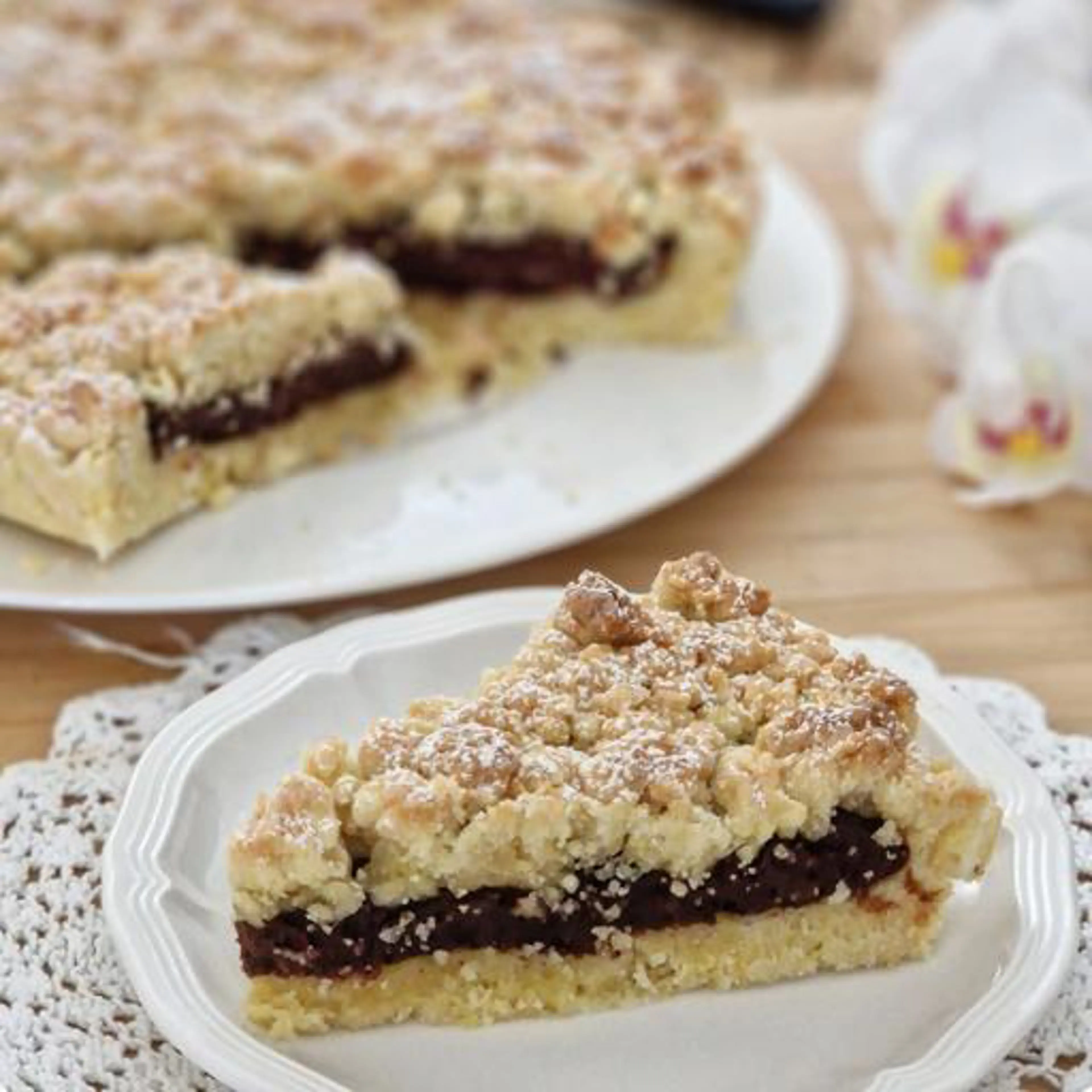 Tarta desmenuzada con crema de chocolate