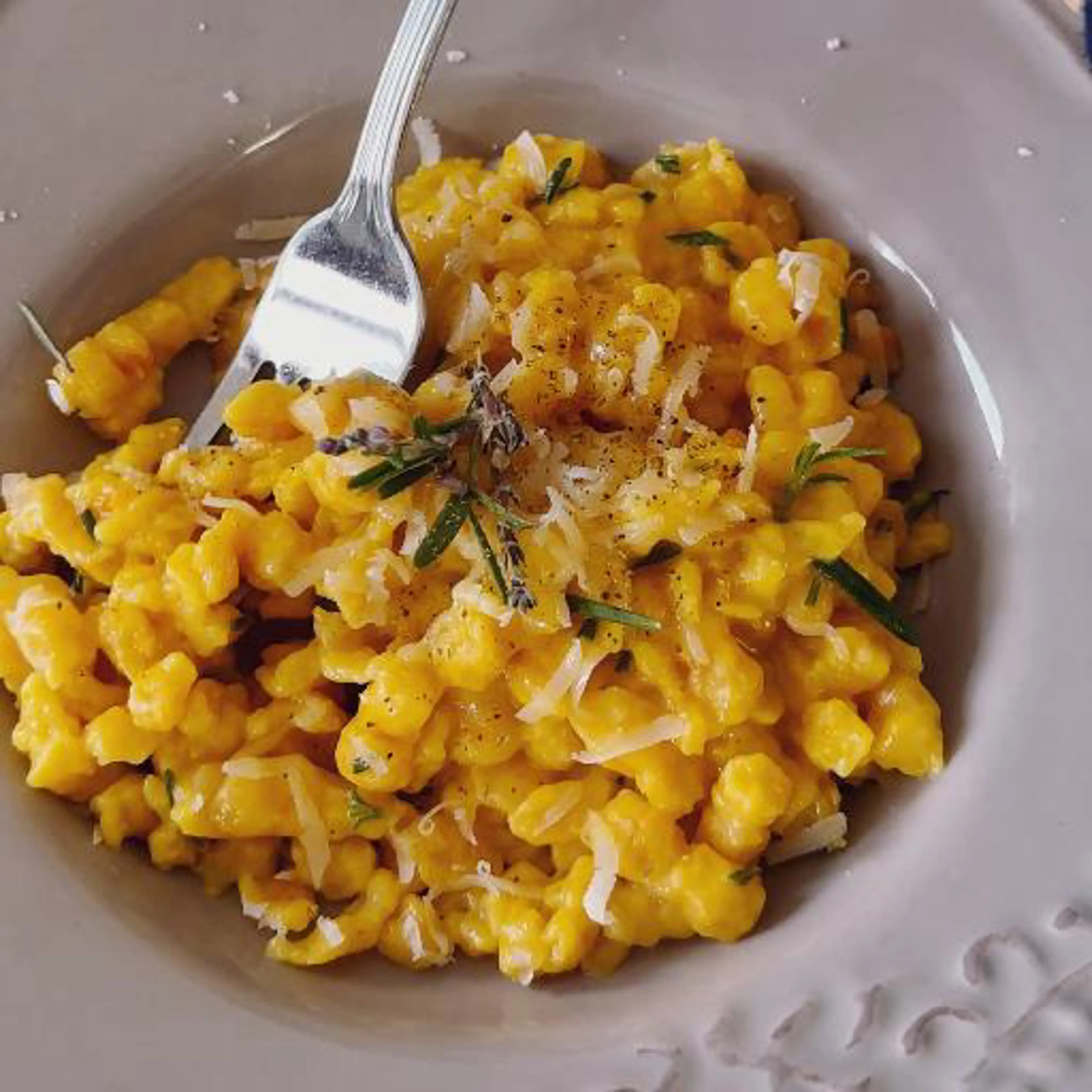 Sárgarépás spätzle