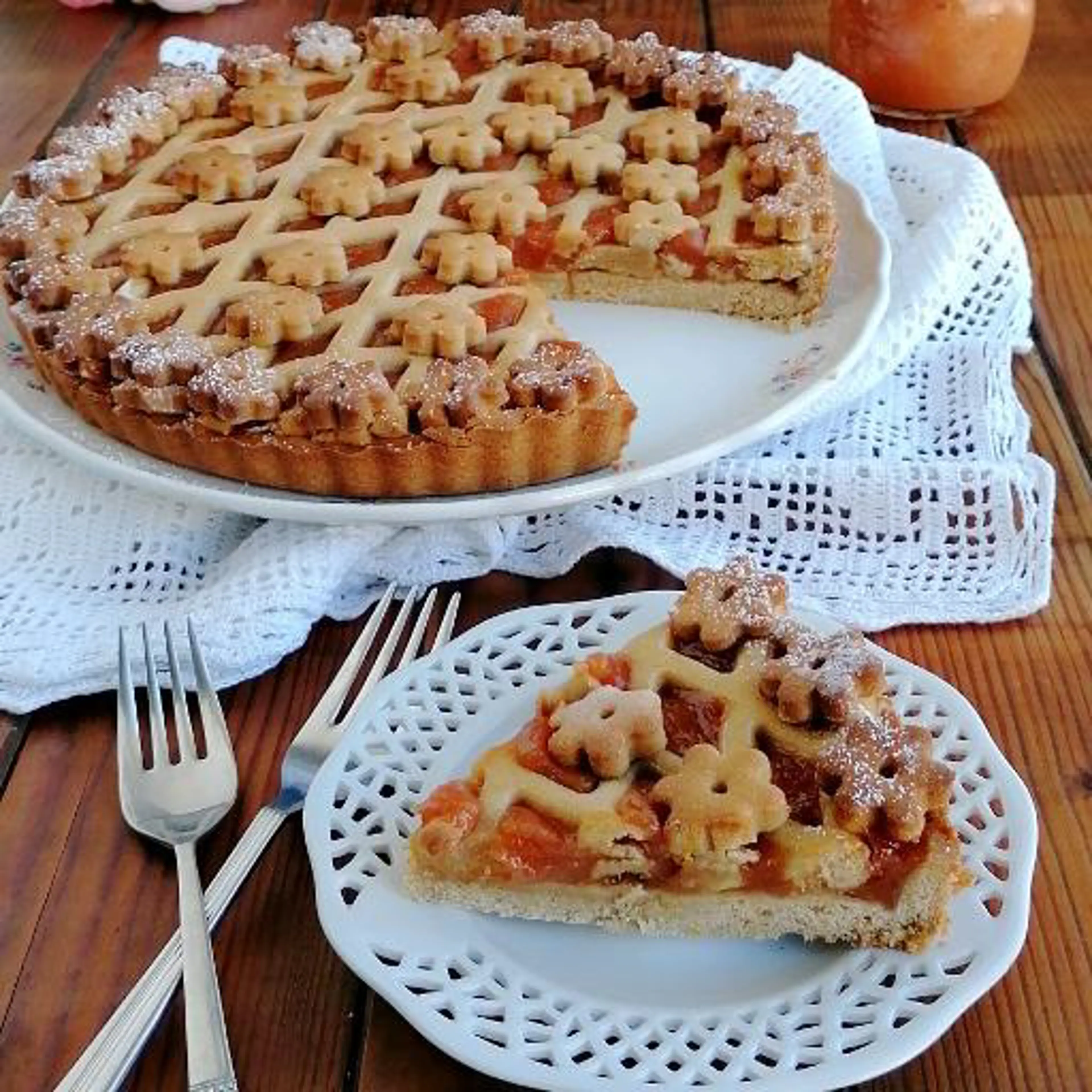 Tart with chestnut flour shortcrust and quince jam