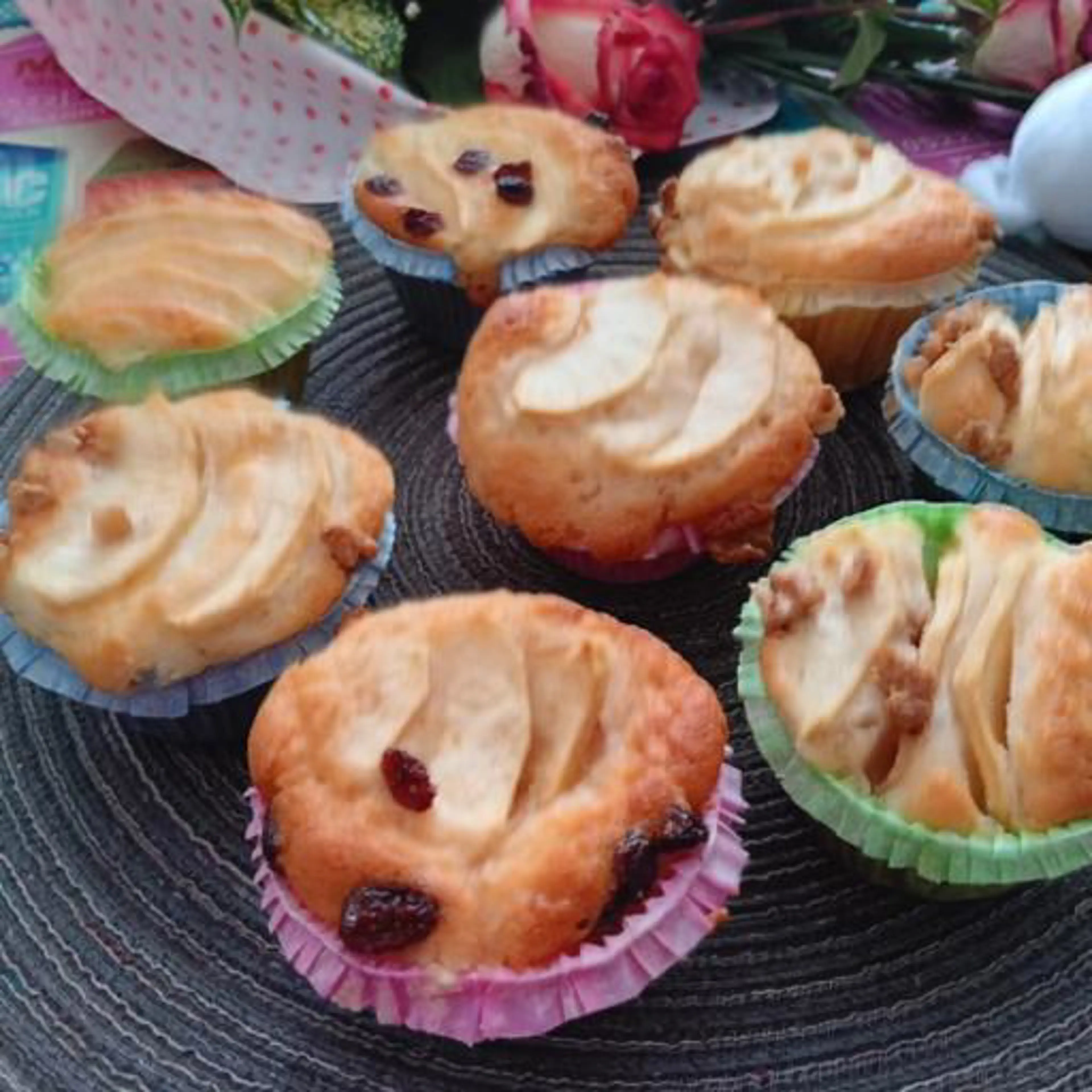 Muffin a mela e confettura di mele e lavanda senza lattosio e senza glutine.