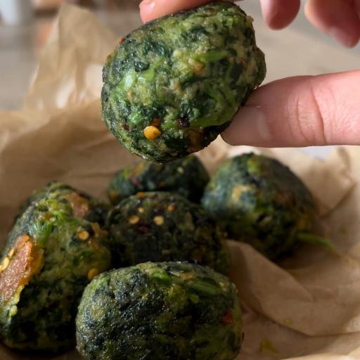 Brödbullar med kålrotstoppar