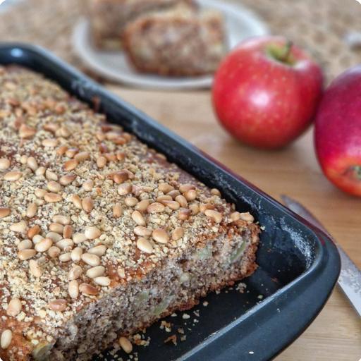 Ciasto z suszonymi owocami i jabłkami