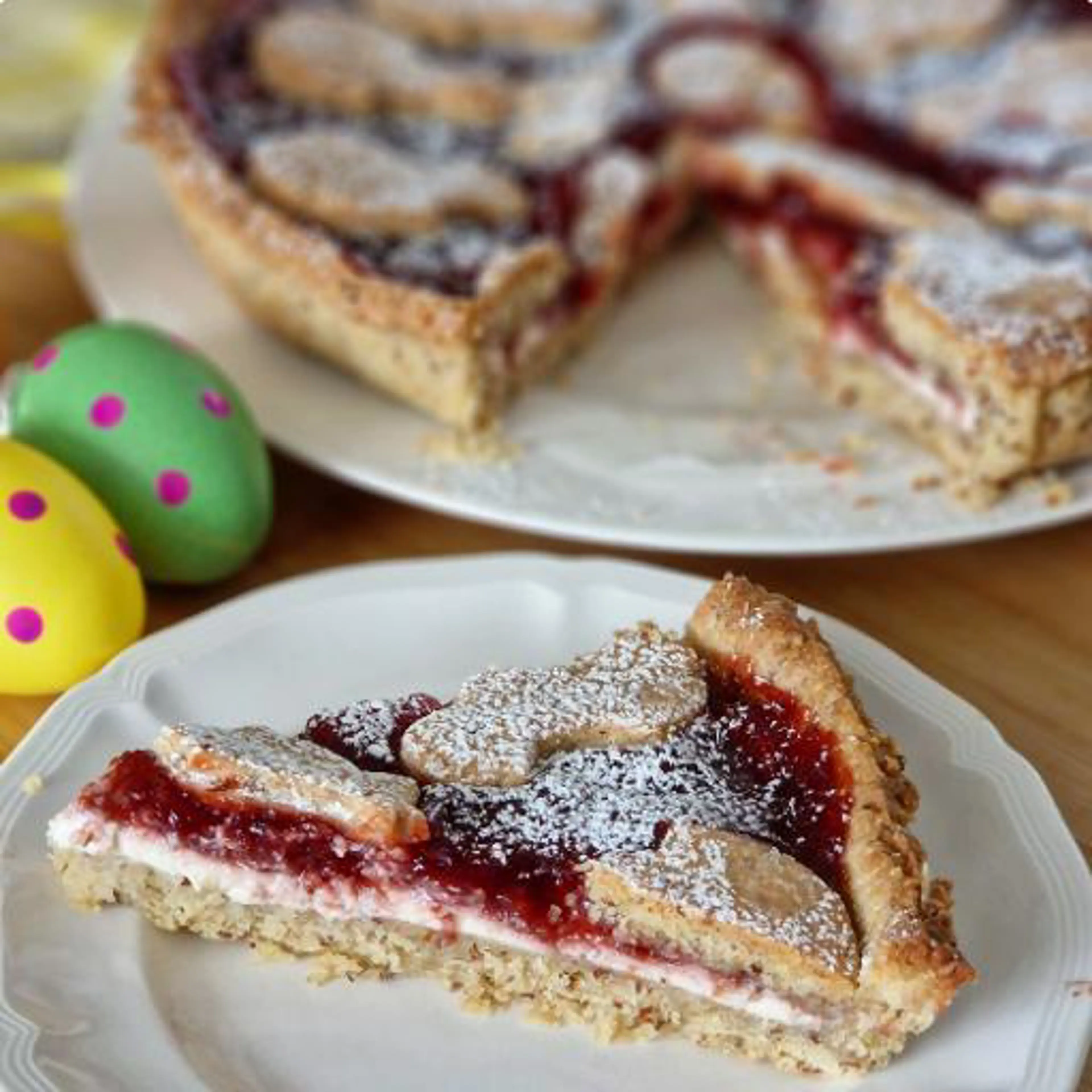 Tart met ricotta en aardbeienjam