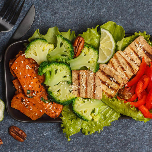 Grillezett tofu zöldségekkel