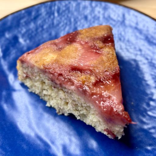 フライパンで作るイチゴケーキ