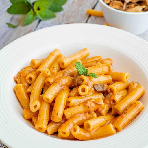 باستا بصلصة البورشيني