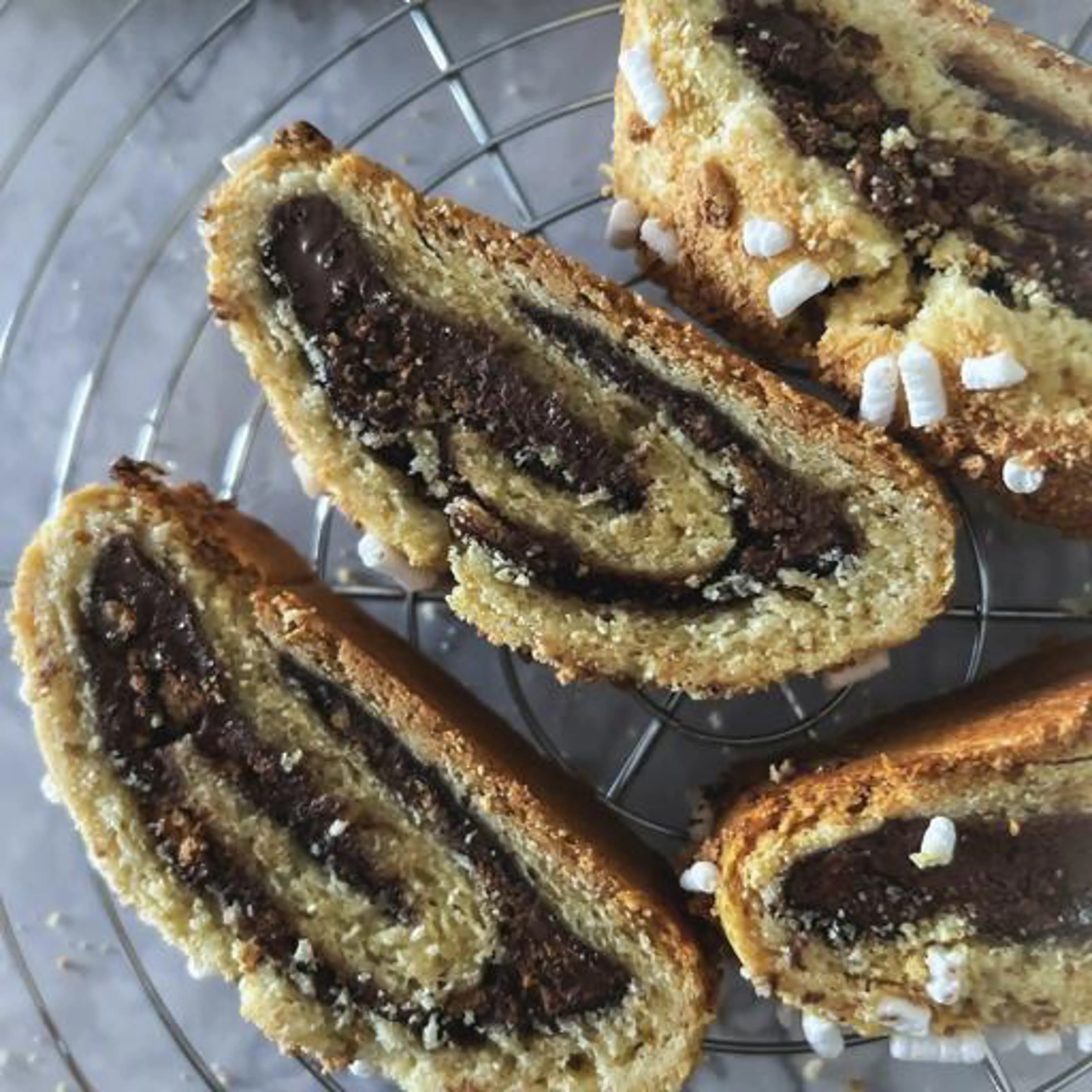 Roll with amaretti