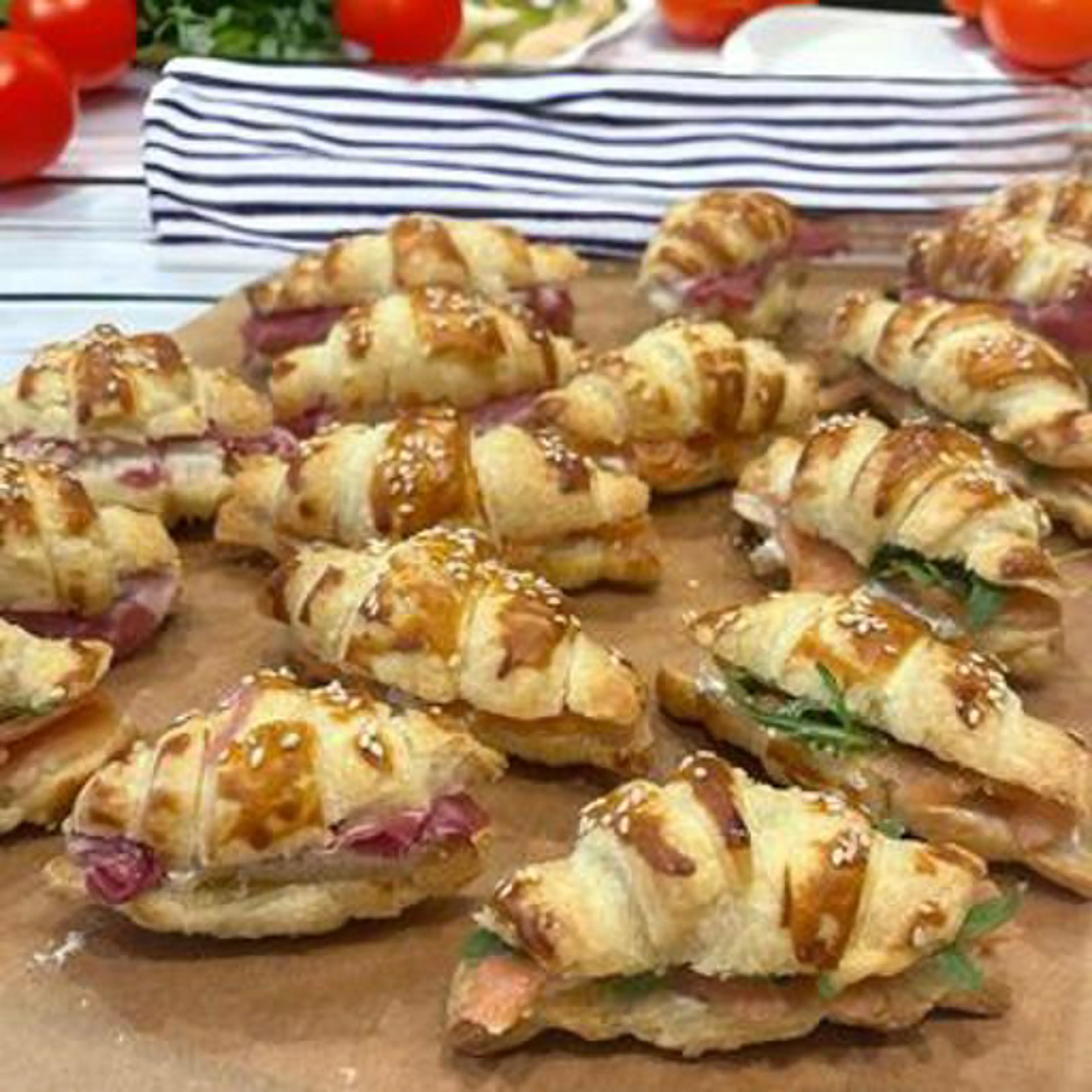 Gevulde bladerdeegcroissants
