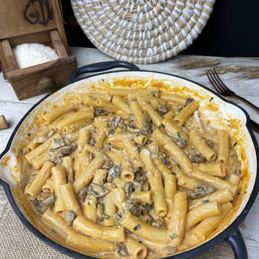 Rigatoni cremosi con funghi champignon
