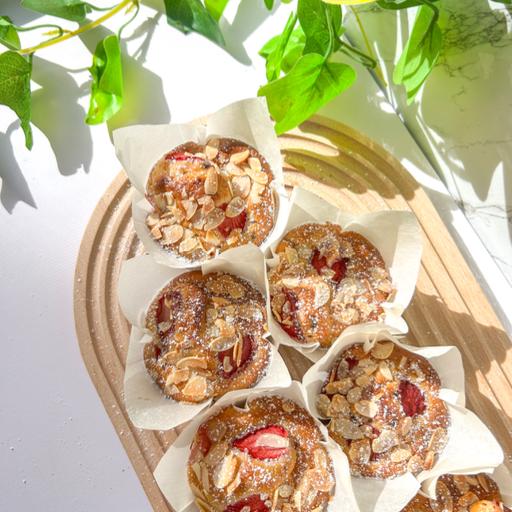 Muffins med jordgubbar och mandel