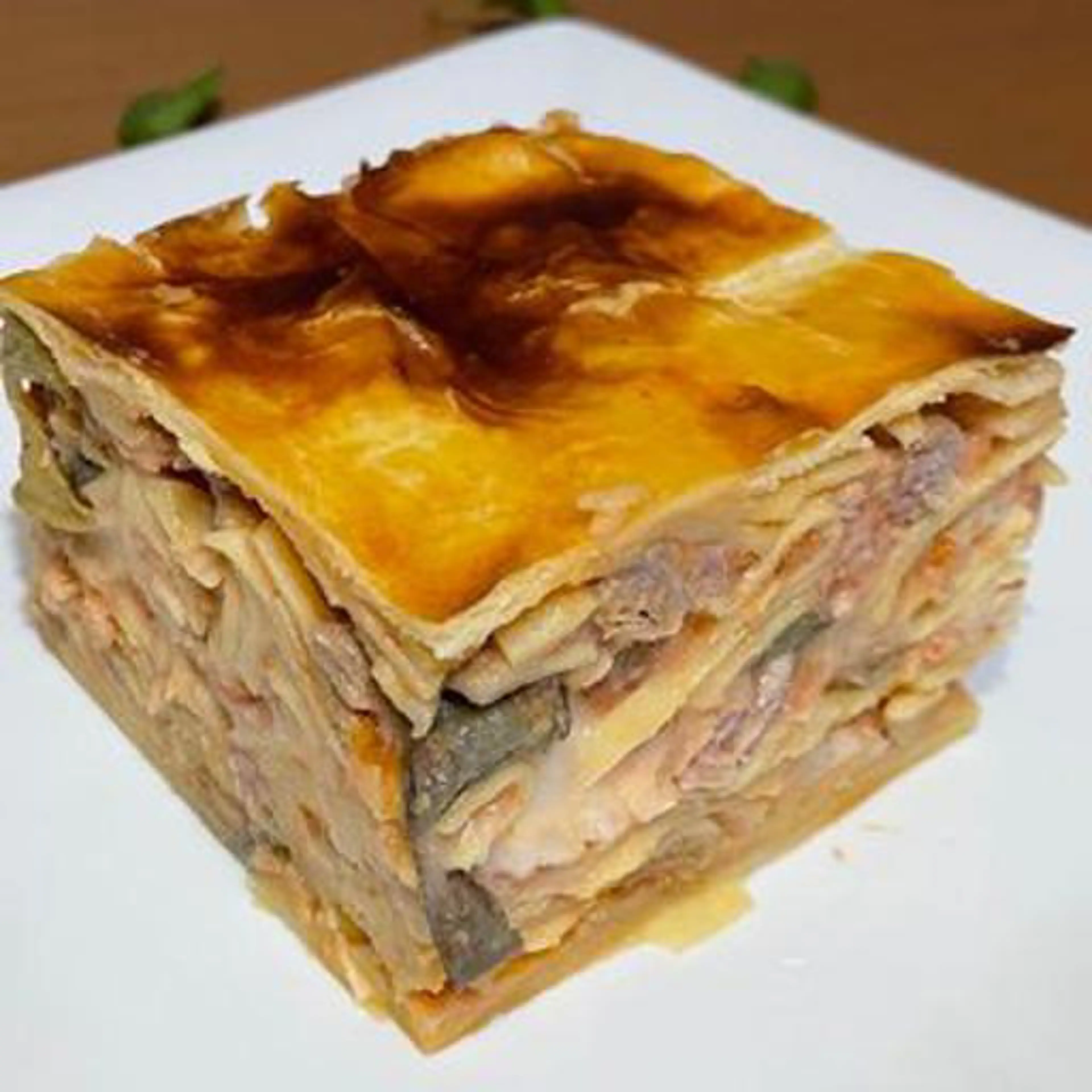 Pappardelle rosadas em massa folhada