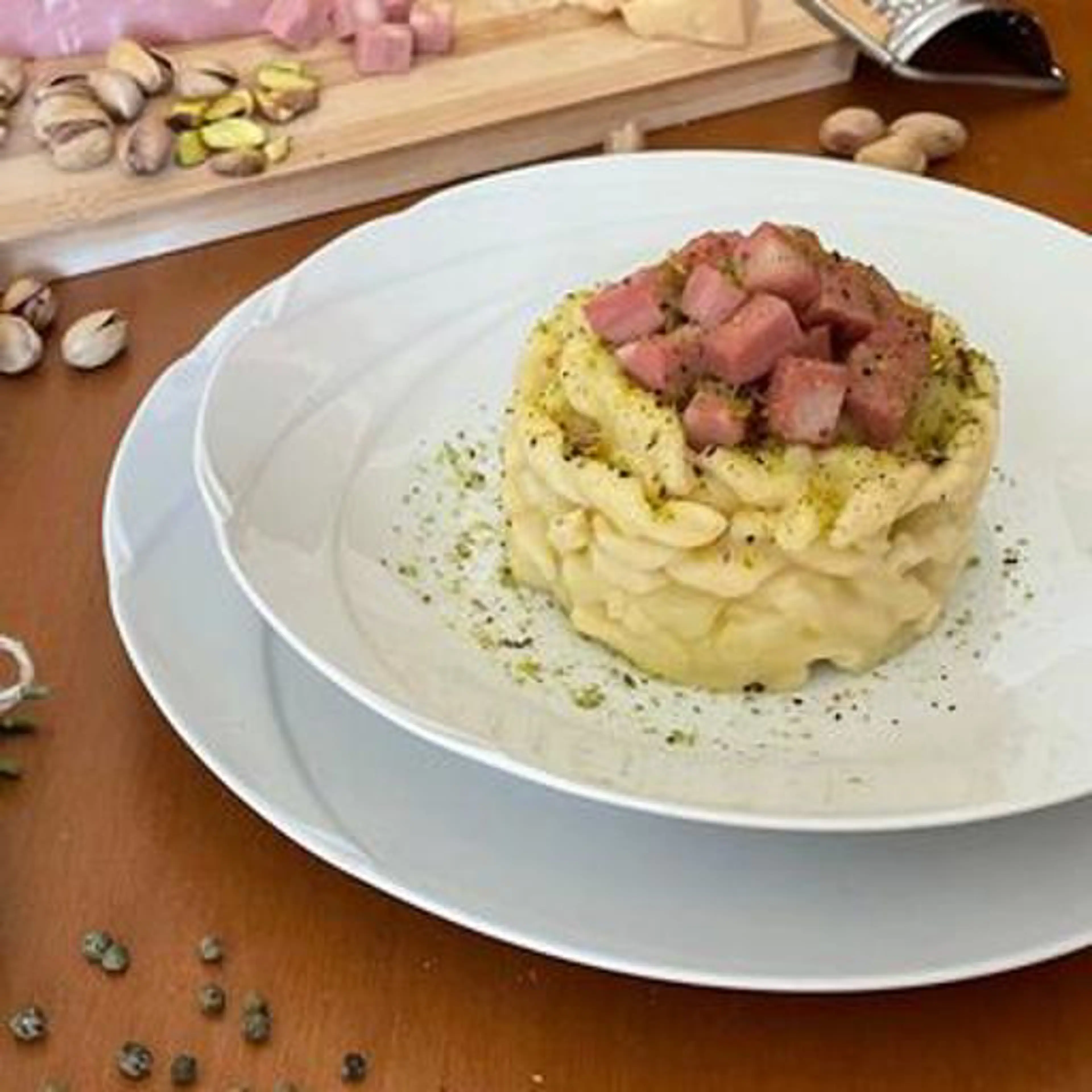 Trofie à la crème de pommes de terre, mortadelle et éclats de pistaches