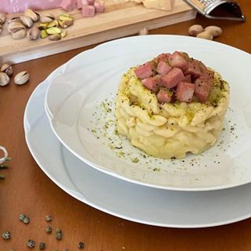 Trofie con crema di patate, mortadella e granella di pistacchi