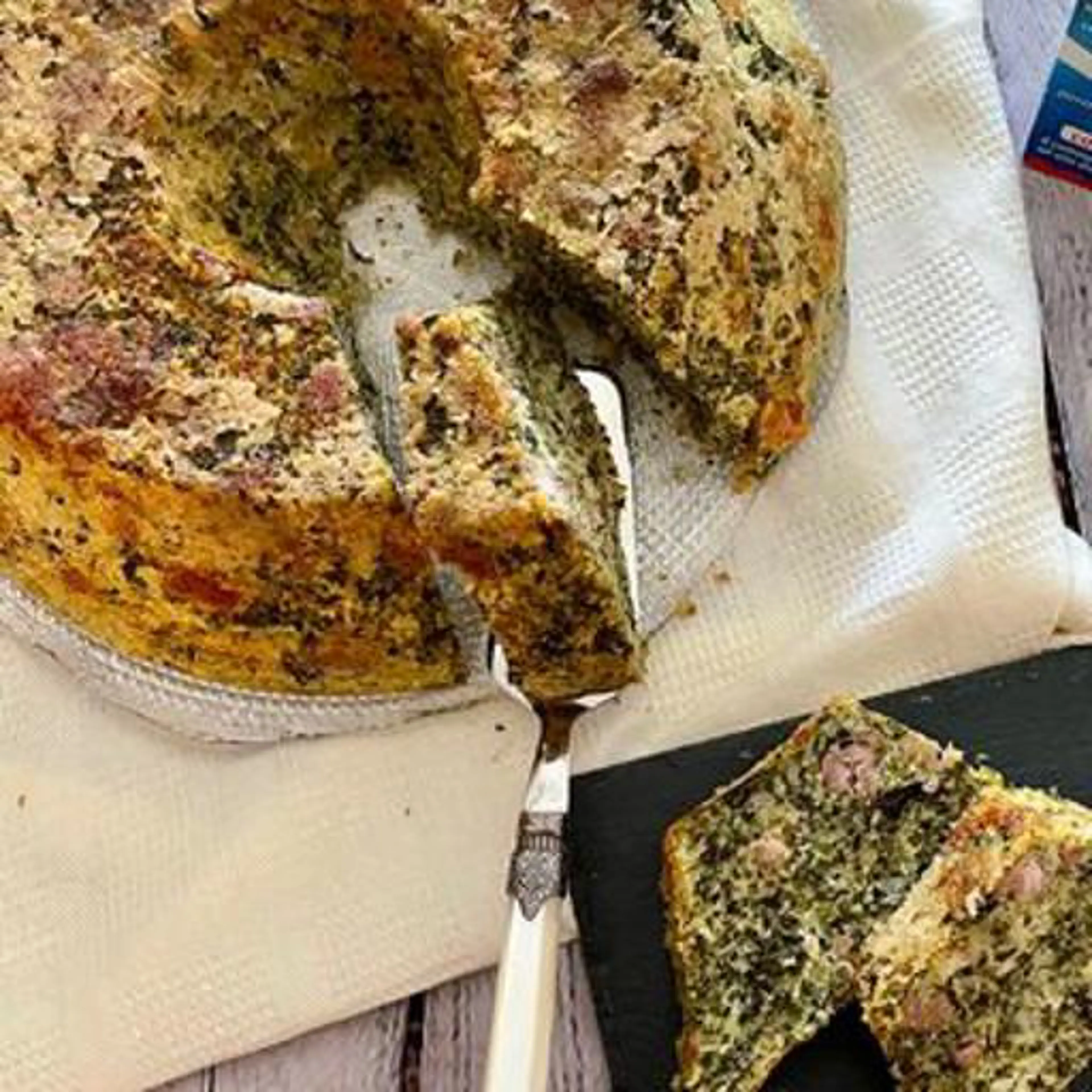 Rustic ring cake with sausage and friarielli