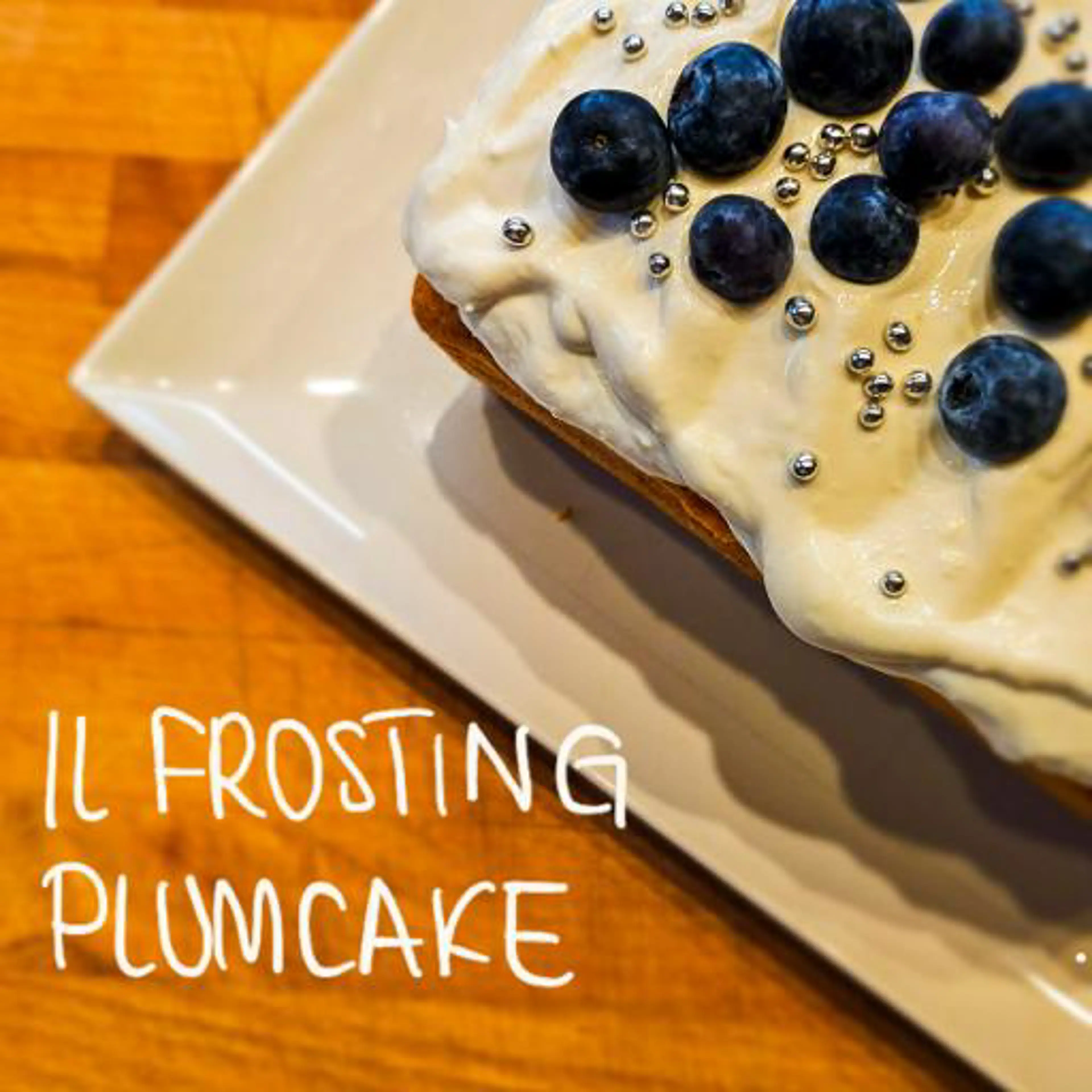 Vanilla gluten-free plumcake with lemon cream
