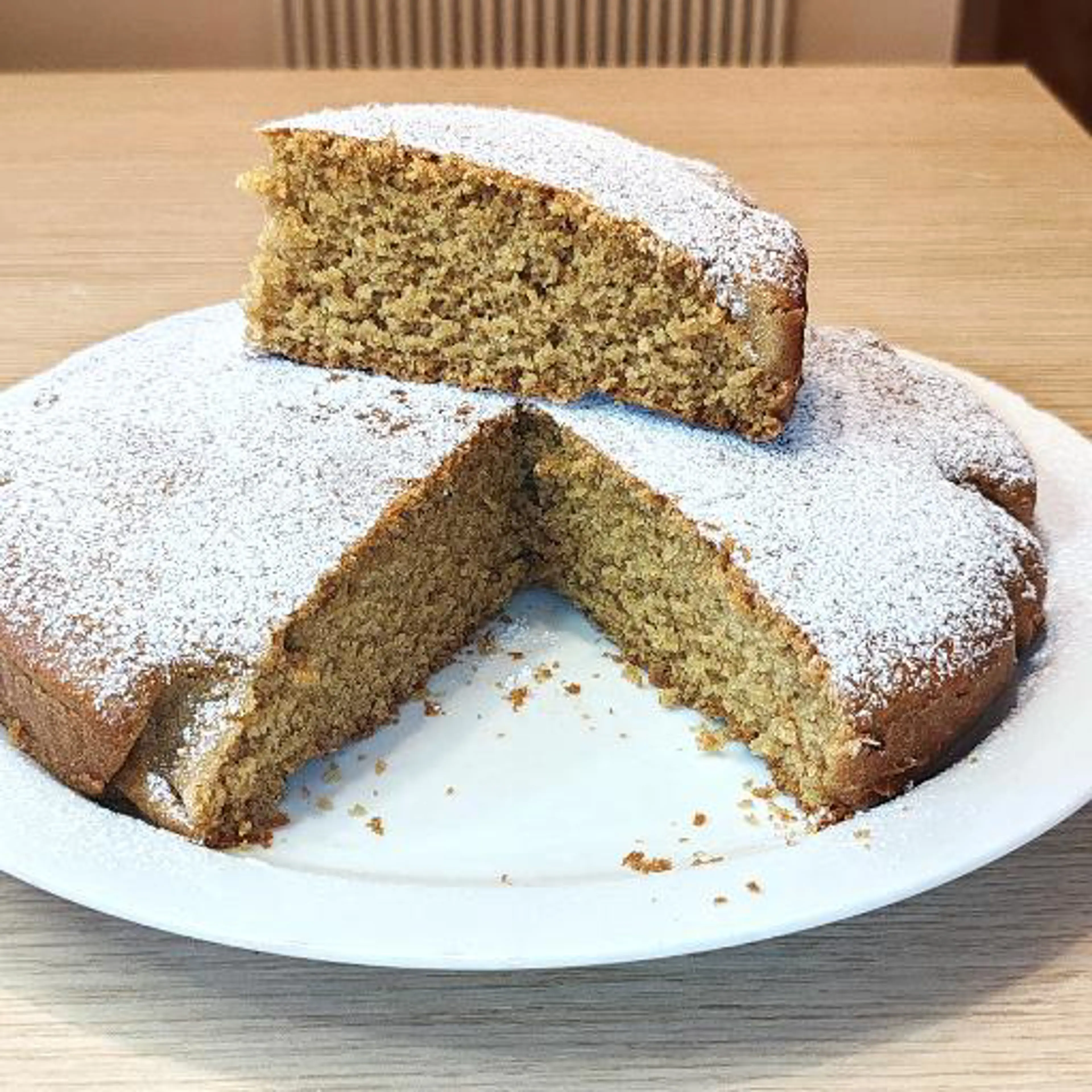 Torta al limone senza uova e latte
