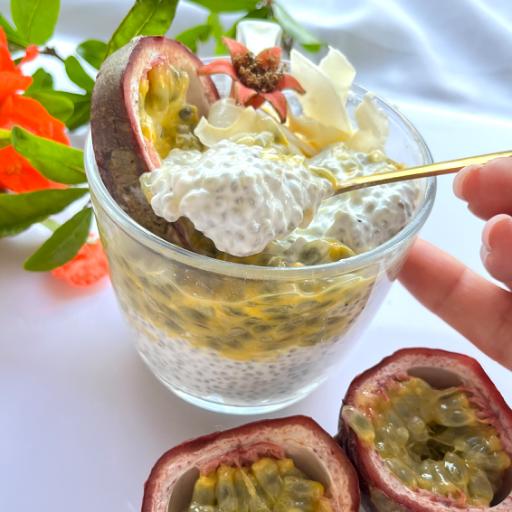 Chia-Pudding mit Kokos und Passionsfrucht