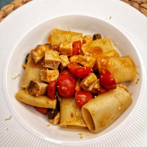 Paccheri al pesce spada, pomodorini e olive taggiasche