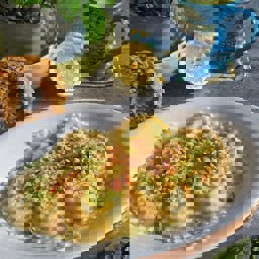 Ravioli capresi con pesto di limoni e tarallo napoletano